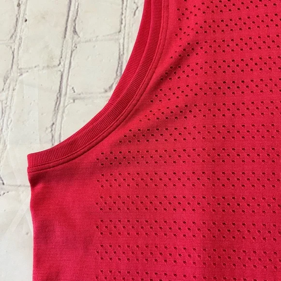 Lululemon Breeze By Muscle Tank II Size 4 Small Hot Pink - Picture 2 of 5